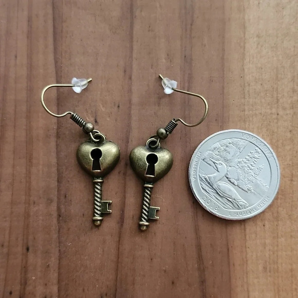 Vintage Key Earrings - Picture 1 of 1